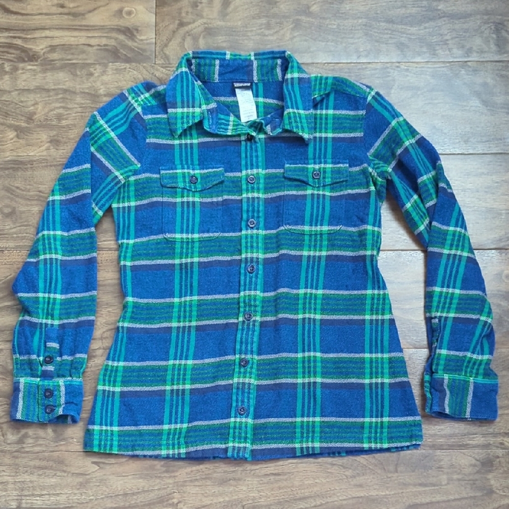 Patagonia Blue and Green Plaid Flannel Double Pocket